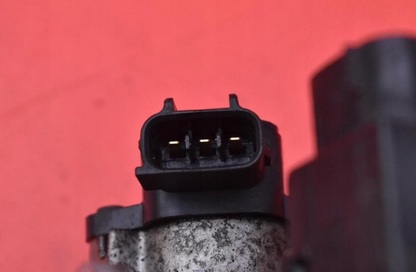 Toyota Yaris I 1999-2005 hatchback 1.0 VVTI petrol MT 50 kW 2002  Škrtiaca klapka 22210-0J010