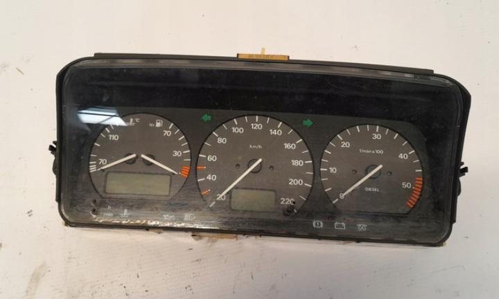 Volkswagen Passat B4 1993-1997 sedan 1.9 TDI diesel MT 81 kW   Prístrojová doska 3A0919033R