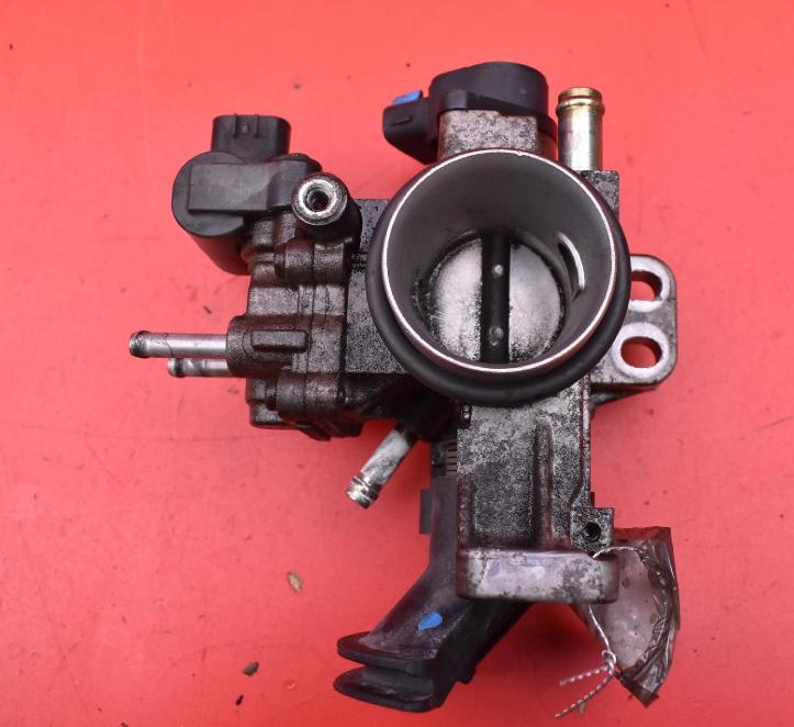 Toyota Yaris I 1999-2005 hatchback 1.0 VVTI petrol MT 50 kW 2002  Škrtiaca klapka 22210-0J010