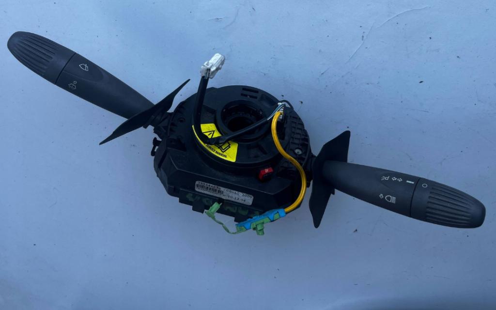 Fiat Panda II 2003-2012 hatchback 1.2 petrol MT 51 kW 2009  Prepínacie páčky pod volantom 735444636