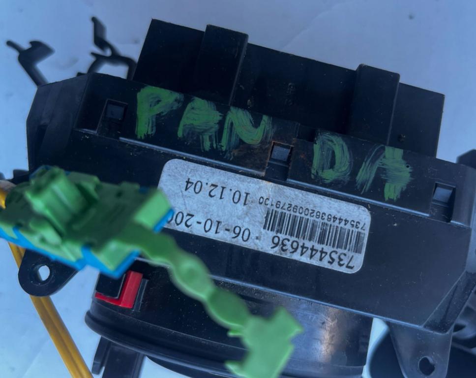 Fiat Panda II 2003-2012 hatchback 1.2 petrol MT 51 kW 2009  Prepínacie páčky pod volantom 735444636