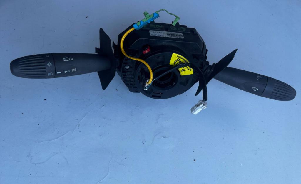 Fiat Panda II 2003-2012 hatchback 1.2 petrol MT 51 kW 2009  Prepínacie páčky pod volantom 735444636