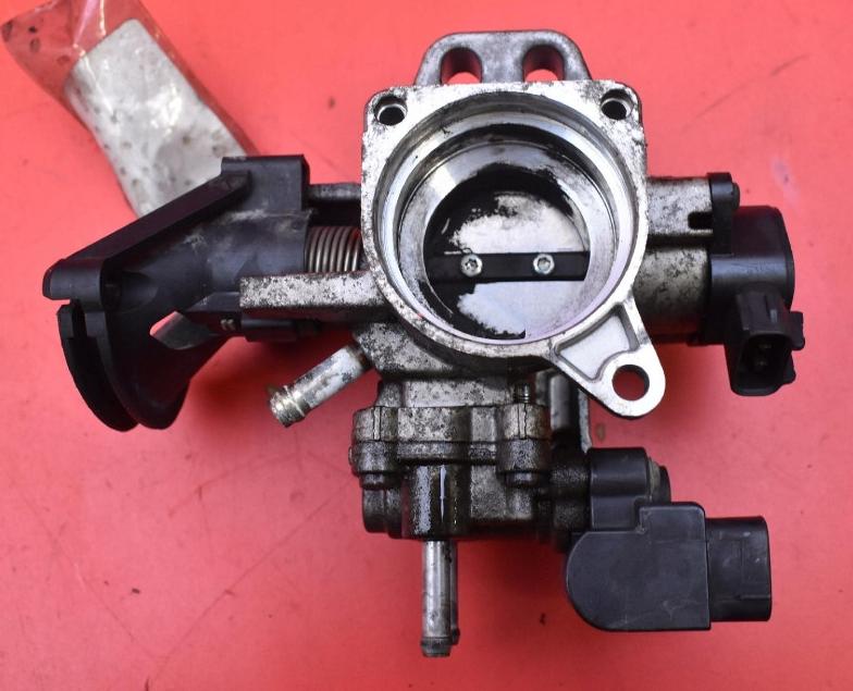 Toyota Yaris I 1999-2005 hatchback 1.0 VVTI petrol MT 50 kW 2002  Škrtiaca klapka 22210-0J010