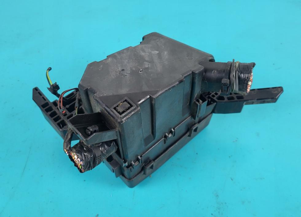 Fiat Sedici hatchback 1.9 JTD diesel MT 88 kW 2006  Poistková skrinka