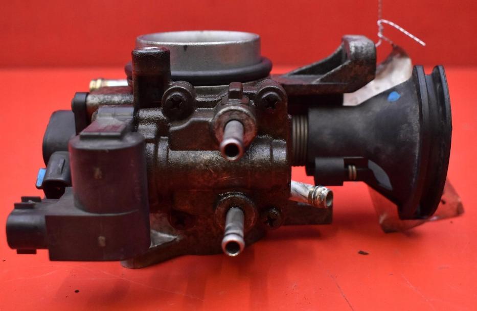 Toyota Yaris I 1999-2005 hatchback 1.0 VVTI petrol MT 50 kW 2002  Škrtiaca klapka 22210-0J010