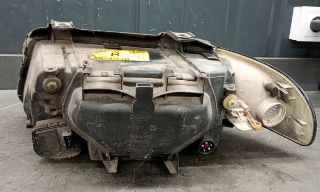 Audi A4 B5 1994-2001 Svetlo predné pravé 8D0941004E