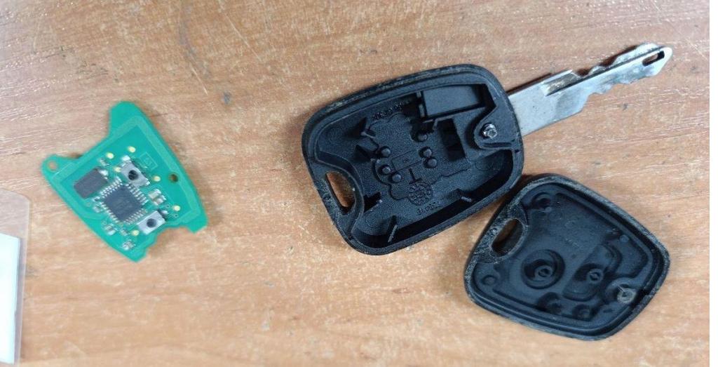 Peugeot 206 hatchback 1.4 8v petrol 55 kW 1999  Riadiaca jednotka motora (štartovací komplet) 9644235680 9644625680-00