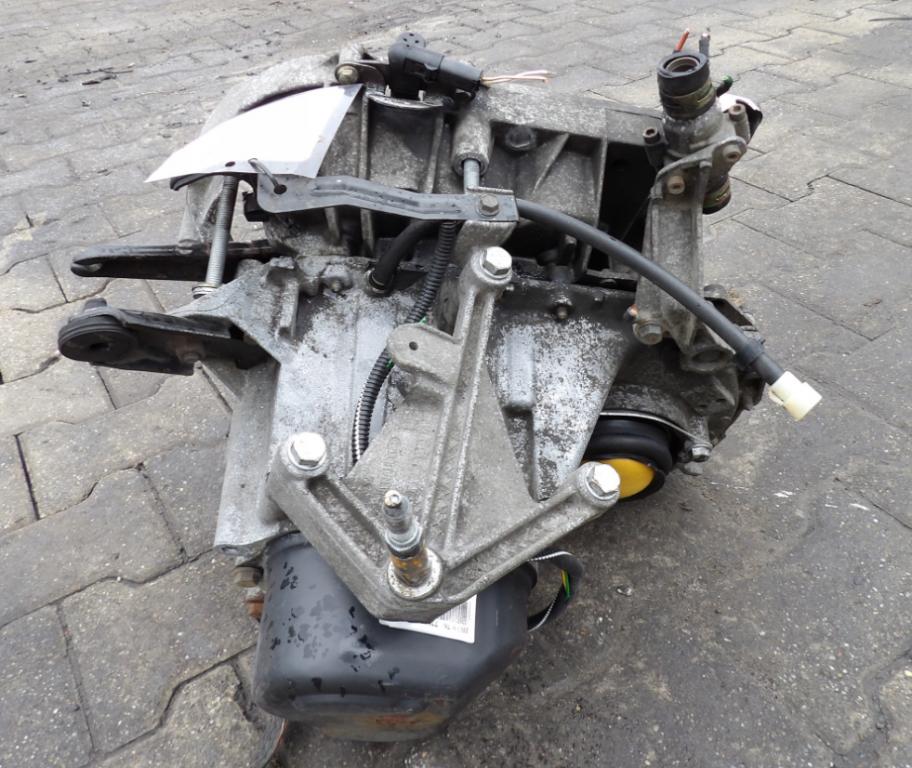 Renault Thalia I 1998-2009 sedan 1.5 DCI diesel MT 48 kW 2001 Prevodovka manuálna JB3976