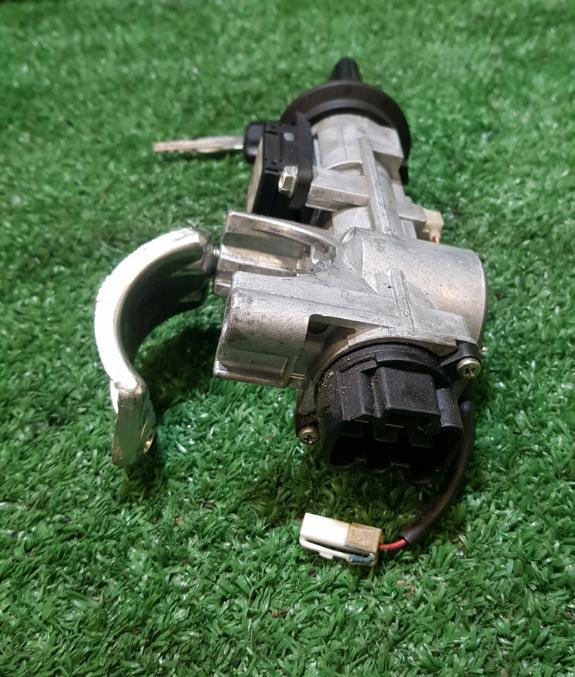 Nissan Micra K12 2003-2010 hatchback 1.2 petrol MT 59 kW 2009 Spínacia skrinka