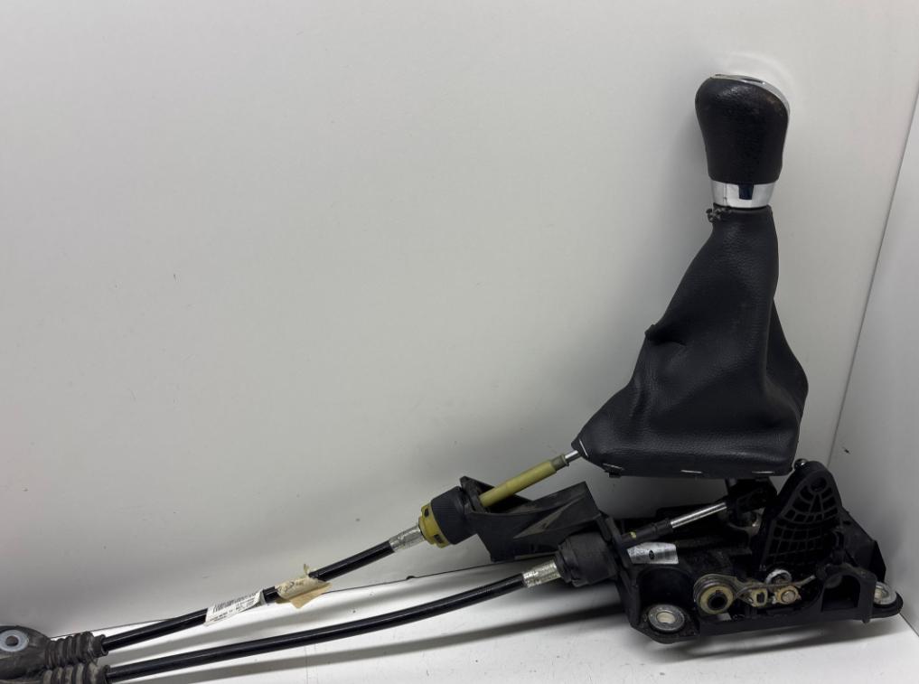 Ford Focus Mk2 2004-2011 hatchback 1.6 TDCI diesel MT 66 kW 2008  Rýchlostná páka (kulisa) 8M5R7C453AAA