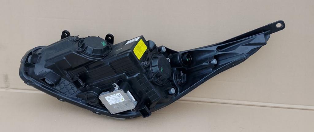 Kia Ceed II 2012-2018 hatchback 1.6 CRDI diesel D4FB MT 81 kW 2013  Svetlo predné pravé xenon LED 92102-A2260