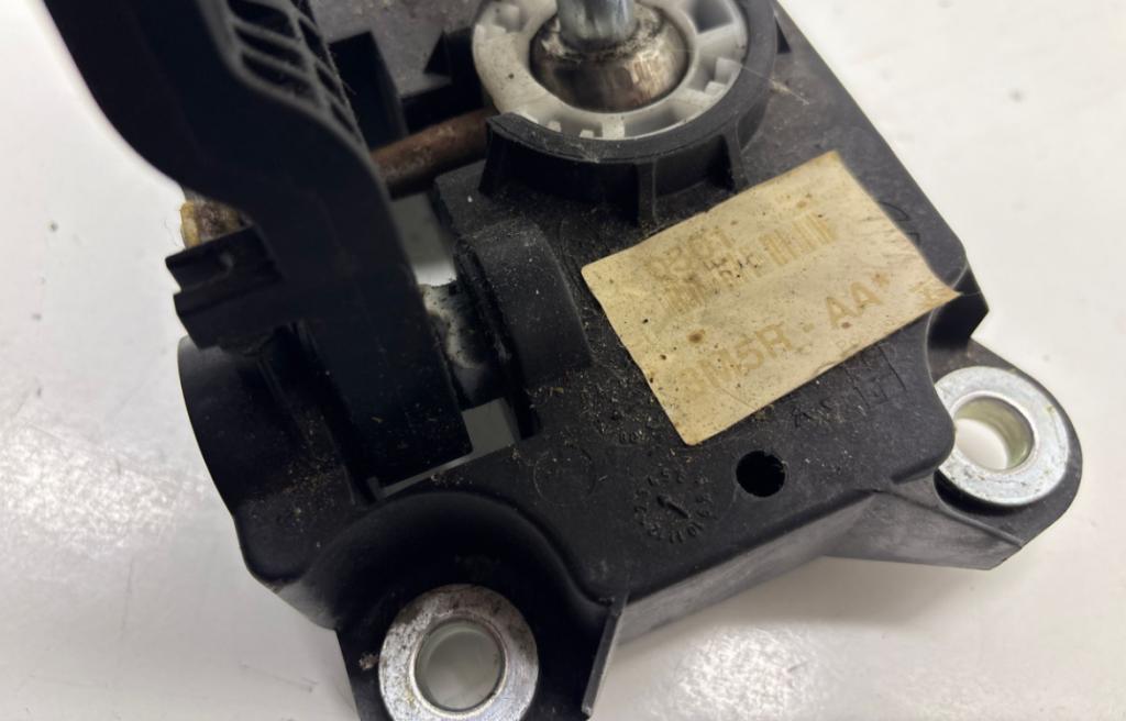 Ford Focus Mk2 2004-2011 hatchback 1.6 TDCI diesel MT 66 kW 2008  Rýchlostná páka (kulisa) 8M5R7C453AAA