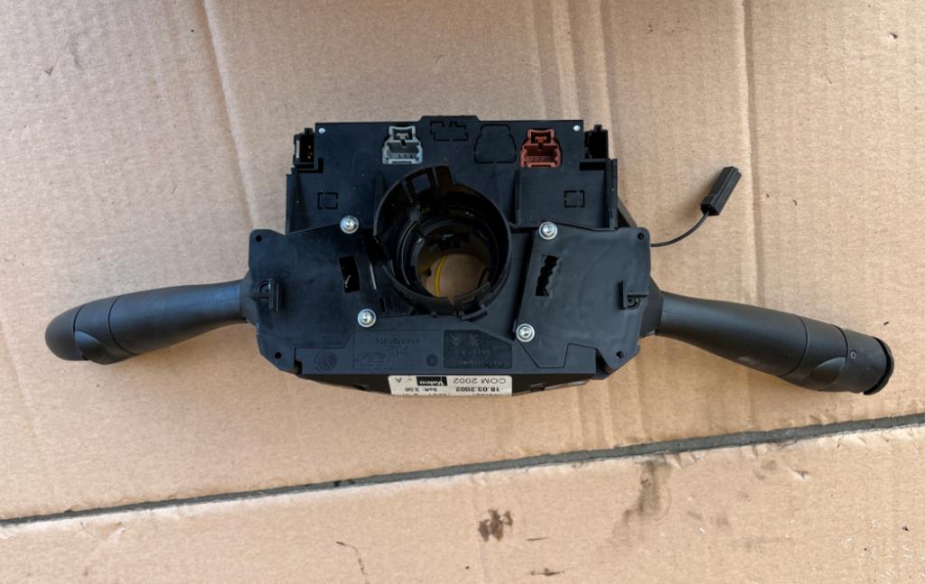 Citroen C3 I 2002-2009 hatchback 1.4 petrol MT 54 kW 2005  Prepínacie páčky pod volantom 96474013XT