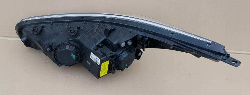 Kia Ceed II 2012-2018 hatchback 1.6 CRDI diesel D4FB MT 81 kW 2013  Svetlo predné pravé xenon LED 92102-A2260