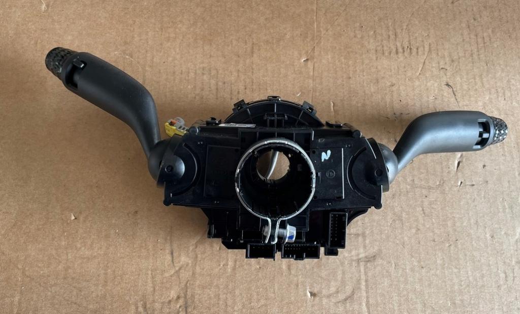 Hyundai Tucson IV 2020- NX4 suv Prepínacie páčky pod volantom 934D5N7870