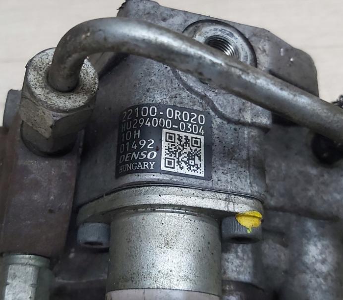 Toyota Avensis II T25 2003-2008 hatchback 2.2 D-CAT diesel MT 130 kW 2005  Vstrekovacie čerpadlo 22100-0R020