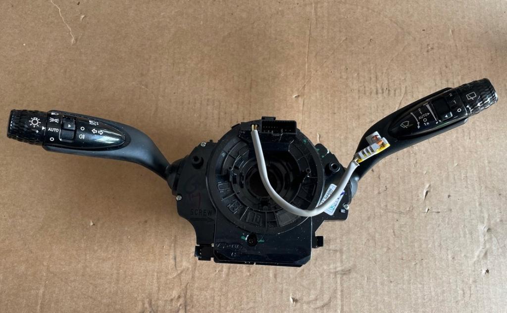 Hyundai Tucson IV 2020- NX4 suv Prepínacie páčky pod volantom 934D5N7870