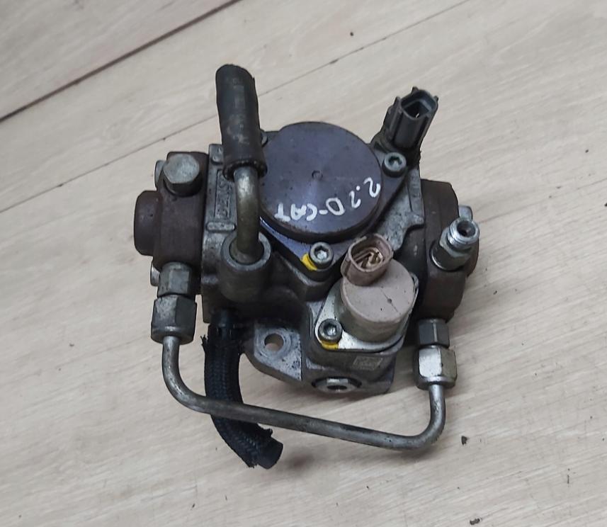 Toyota Avensis II T25 2003-2008 hatchback 2.2 D-CAT diesel MT 130 kW 2005  Vstrekovacie čerpadlo 22100-0R020