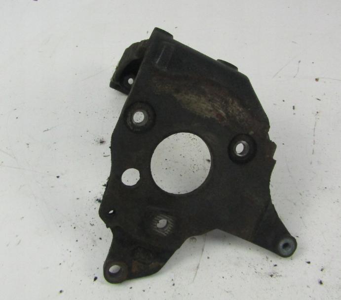 Volkswagen Vento 95-98  držiak 028130147B