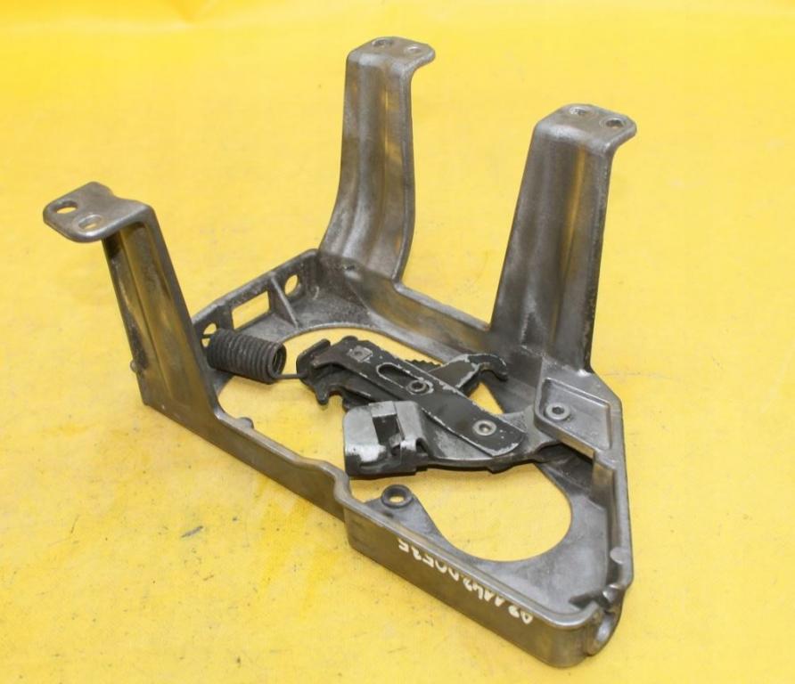 Mercedes E W211 2002-2009 sedan 1.8 KOMPRESSOR petrol AT 120 kW 2007  Ručná brzda A2114270841