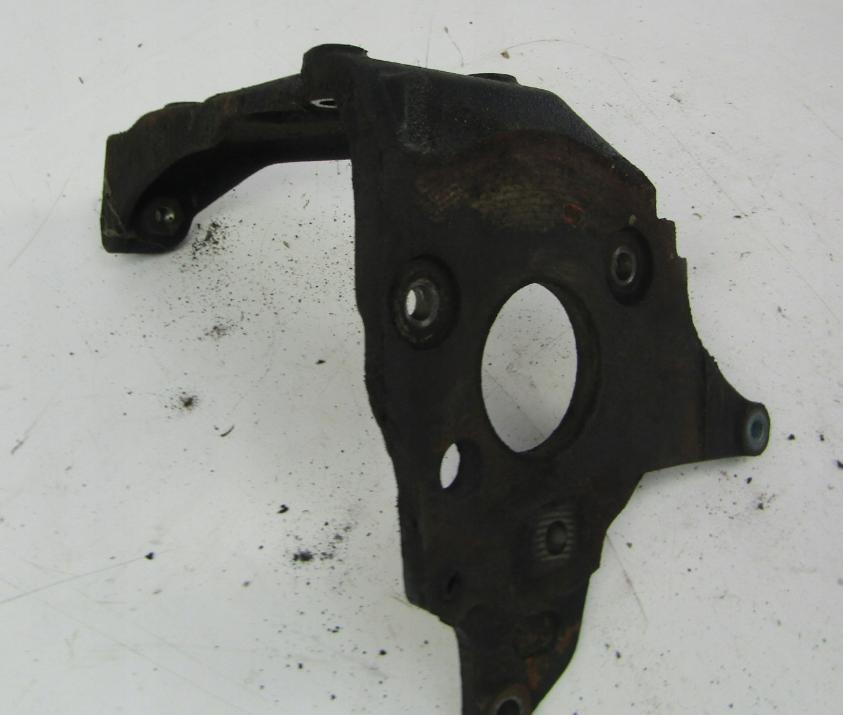 Volkswagen Vento 95-98  držiak 028130147B