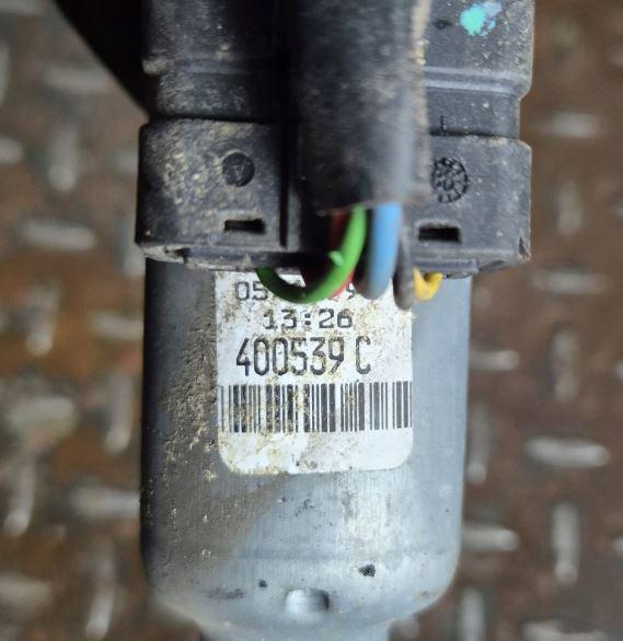 Mazda 323f hatchback 1.6 16v petrol MT 72 kW 2002  Mechanizmus sťahovania okna predný ľavý 400539C