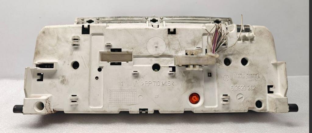 Volkswagen Passat B4 1993-1997 sedan 1.9 TD diesel MT 55 kW 1994  Prístrojová doska 3A0919860M 6160663108 53923262