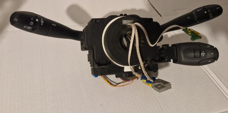 Peugeot 307 Prepínacie páčky pod volantom 96477540XT