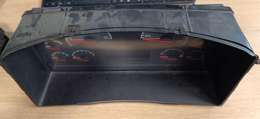 Volvo FM FH  Prístrojová doska FH20739270