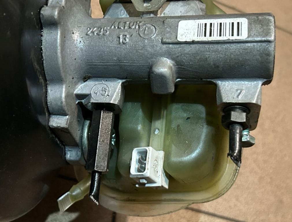 Volkswagen Passat B5 1995-2005 sedan 1.9 TDI diesel MT 81 kW 1996  Servočerpadlo 4B3612105A