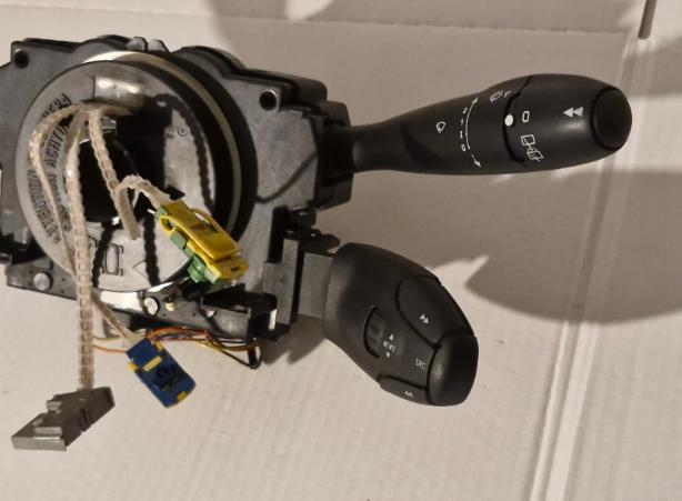 Peugeot 307 Prepínacie páčky pod volantom 96477540XT