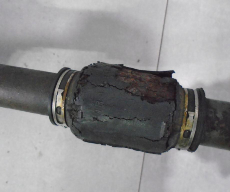 Toyota Corolla E11 1997-2002 sedan 2.0 TD diesel 1998  Poloos prava 24 - od prevodovky 26- naboj