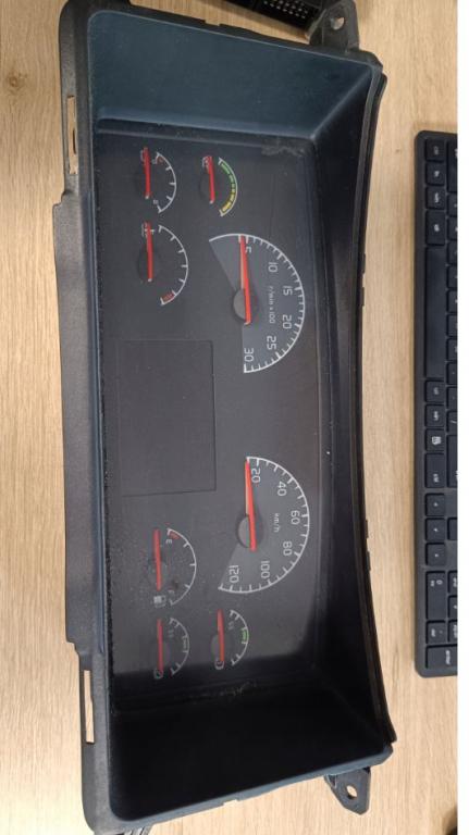 Volvo FM FH  Prístrojová doska FH20739270