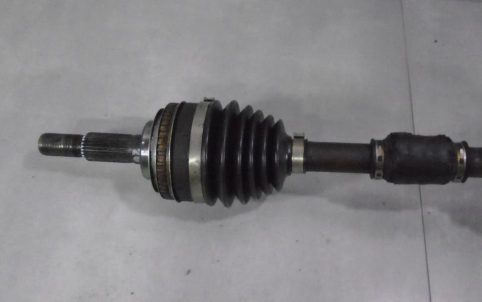 Toyota Corolla E11 1997-2002 sedan 2.0 TD diesel 1998  Poloos prava 24 - od prevodovky 26- naboj