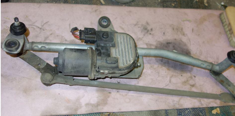 Volkswagen Passat B6 2005-2010 sedan 1.9 TDI diesel MT 77 kW 2006  Mechanizmus stieračov predný 3C1955419B 3C1955023G