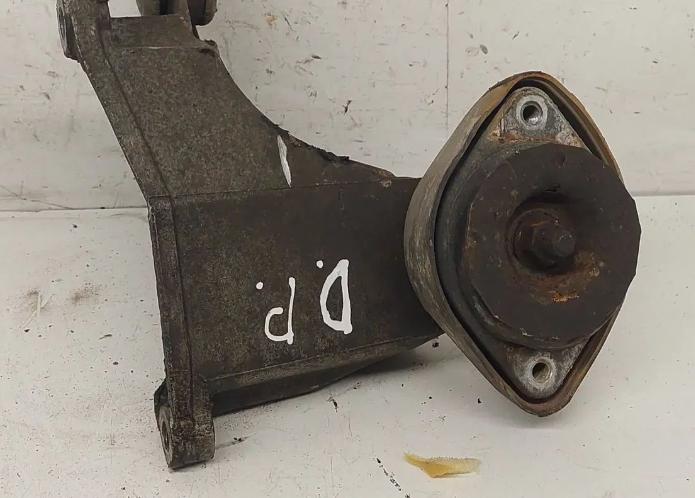 Volkswagen Passat B5 1995-2005 Držiak prevodovky 8D0399114S