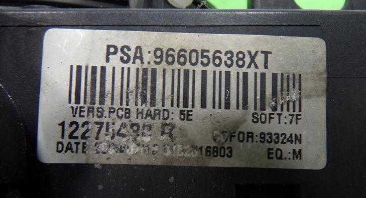 Peugeot 206 combi 1.4 16v petrol MT 65 kW 2003  Prepínacie páčky pod volantom 96605638XT