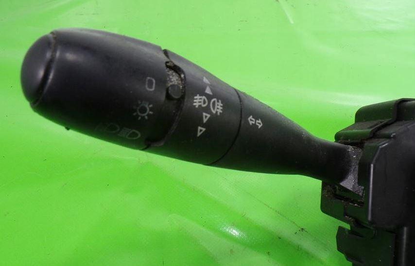 Peugeot 206 combi 1.4 16v petrol MT 65 kW 2003  Prepínacie páčky pod volantom 96605638XT