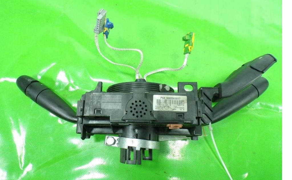 Peugeot 206 combi 1.4 16v petrol MT 65 kW 2003  Prepínacie páčky pod volantom 96605638XT