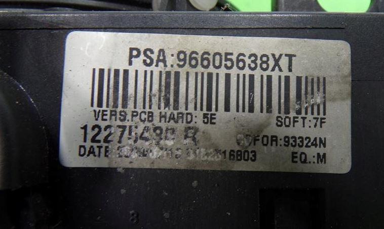 Peugeot 206 combi 1.4 16v petrol MT 65 kW 2003  Prepínacie páčky pod volantom 96605638XT