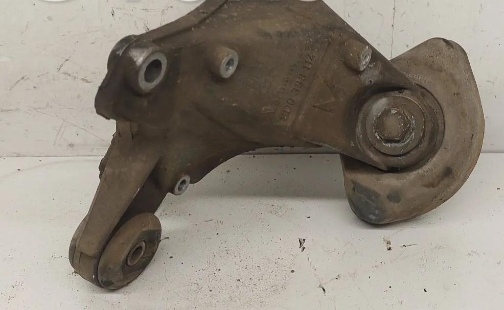 Volkswagen Passat B5 1995-2005 Držiak prevodovky 8D0399114S