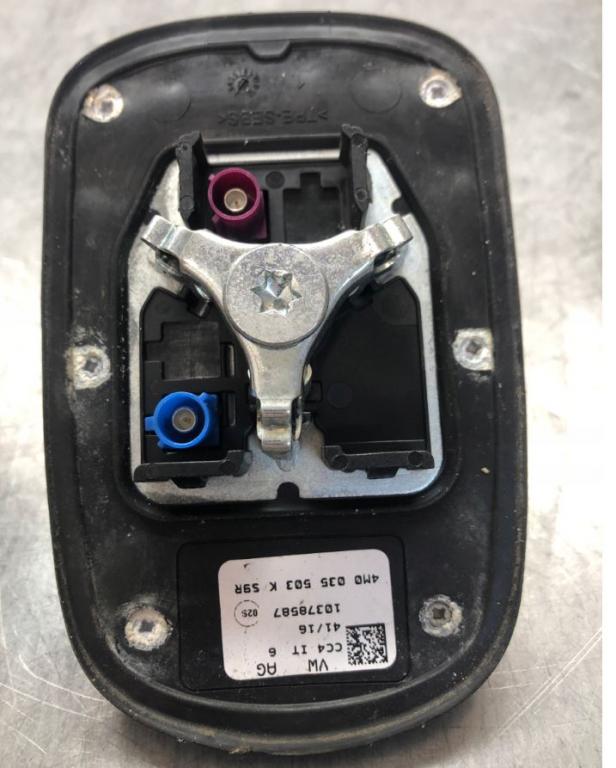 AUDI A4 B9 Kombi 2017 140 kW 2.0 TDI quattro 1968  Anténa 4M0035503K