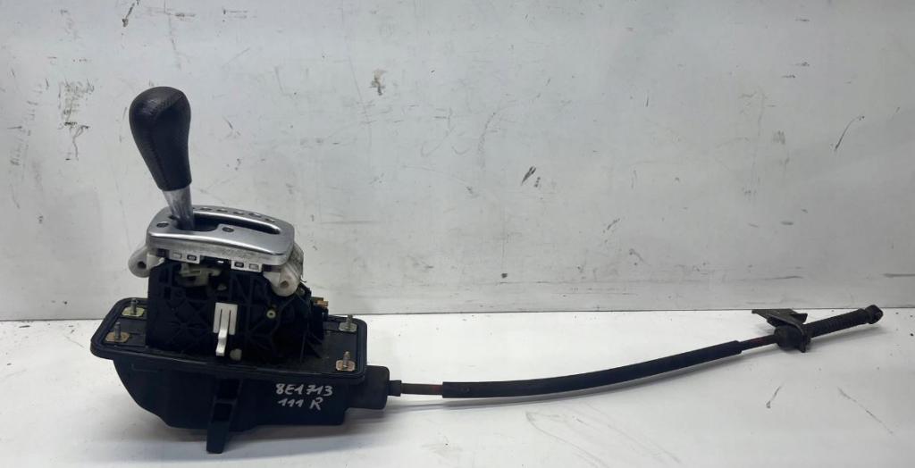 Audi A4 B6 2000-2004 sedan 1.9 TDI diesel AVF MT 96 kW 2004  Rýchlostná páka (kulisa) 8E1713111R