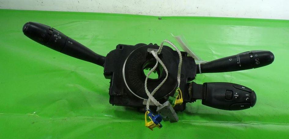 Peugeot 206 combi 1.4 16v petrol MT 65 kW 2003  Prepínacie páčky pod volantom 96605638XT