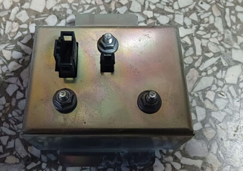 Seat Ibiza IV 6J 2008-2017 hatchback 1.6 TDI diesel MT 66 kW 2012  Zámok zadnej kapoty 6J4827565A