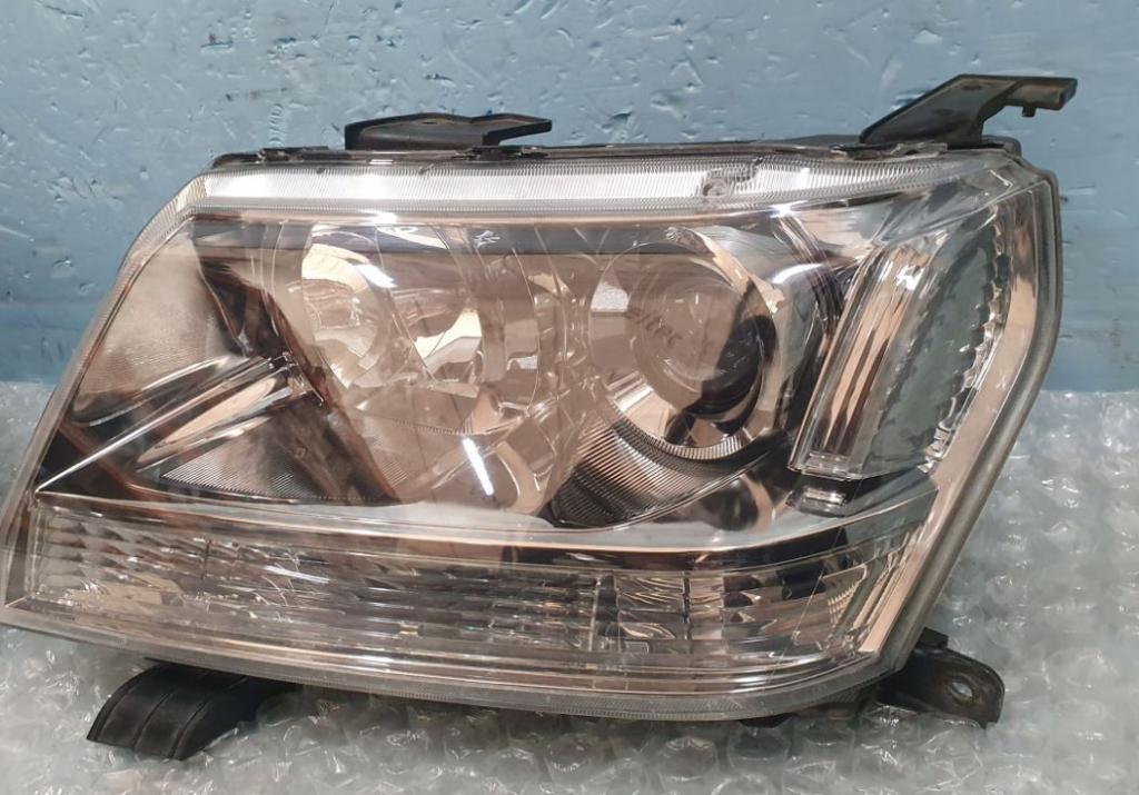 Suzuki Grand Vitara II 2005-2014 hatchback 2.0 16v petrol MT 103 kW 2008  Svetlo predné rapve +lave