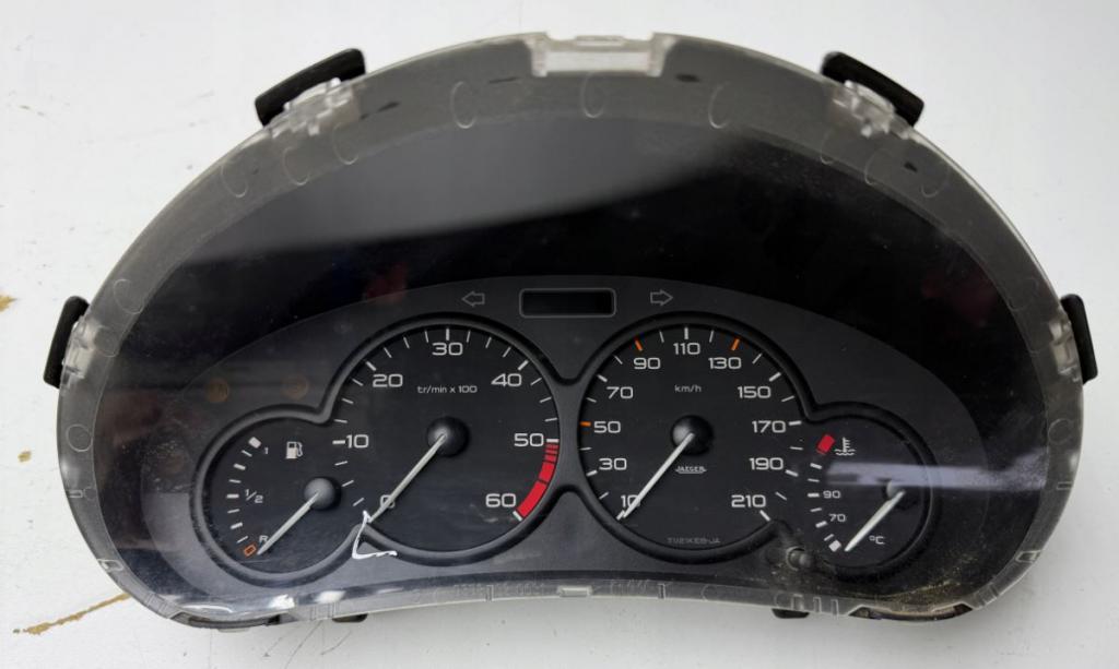 Peugeot 206 hatchback 2.0 HDI diesel MT 66 kW 2005  Prístrojová doska 9643401180