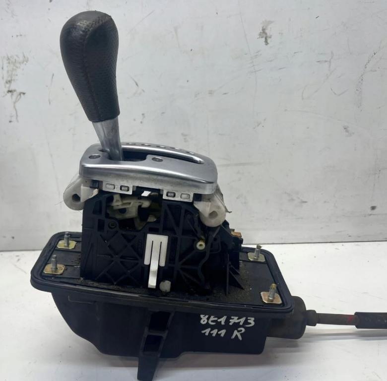 Audi A4 B6 2000-2004 sedan 1.9 TDI diesel AVF MT 96 kW 2004 Rýchlostná páka (kulisa) 8E1713111R