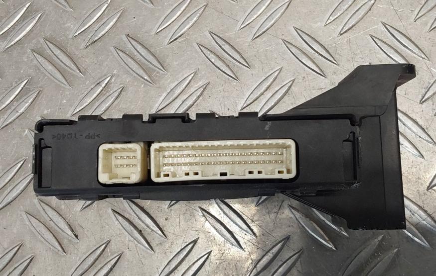 Toyota Corolla E16/E18 2013-2019 sedan 1.6 16v petrol MT 97 kW 2014  Riadiaca jednotka ostatné 88650-02D80