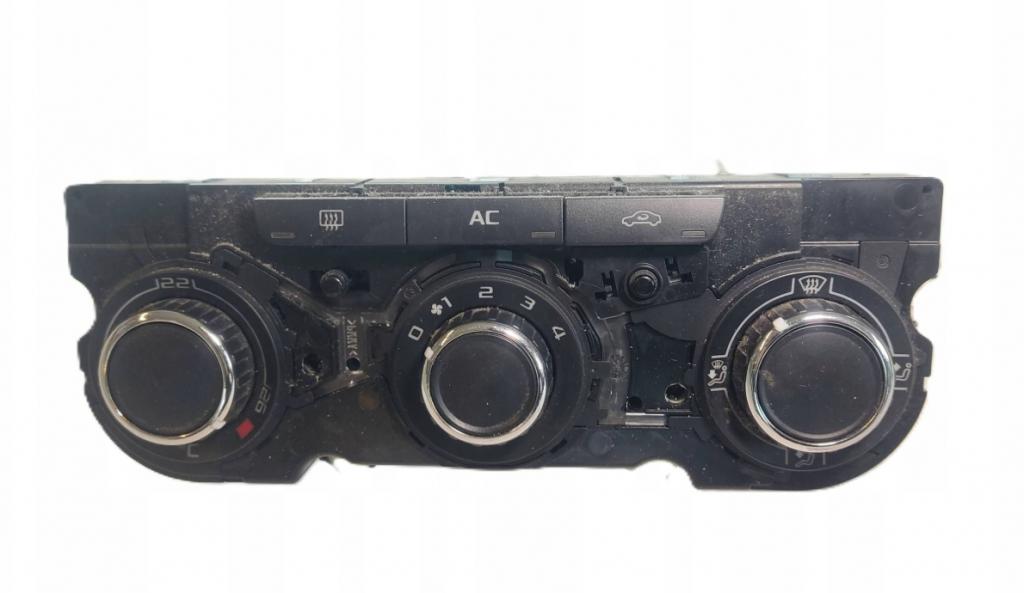 Skoda Octavia II 2004-2013 combi 2.0 TDI diesel 103 kW 2012  Panel kúrenia/klimatizácie 3T0820047M